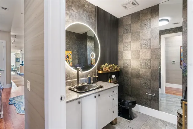 $4,390,000 | 540 North Tamiami Trail, Unit 702, Sarasota, FL 34236