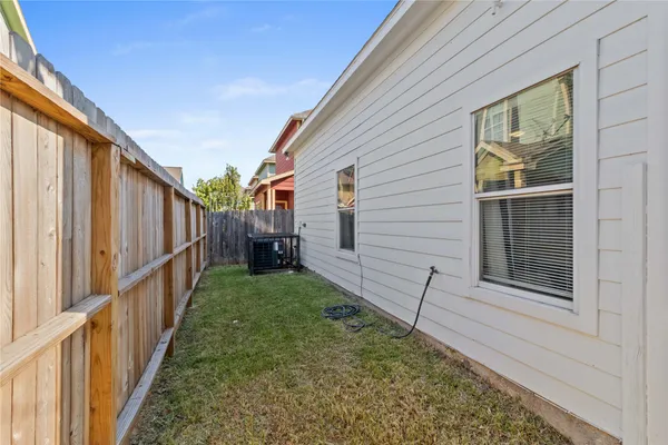 $2,100 | 4505 Gano Street, Houston, TX 77009