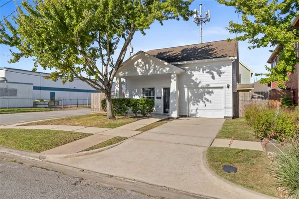 $2,100 | 4505 Gano Street, Houston, TX 77009