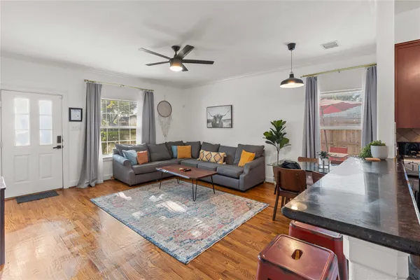 $2,100 | 4505 Gano Street, Houston, TX 77009