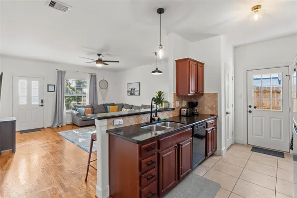 $2,100 | 4505 Gano Street, Houston, TX 77009
