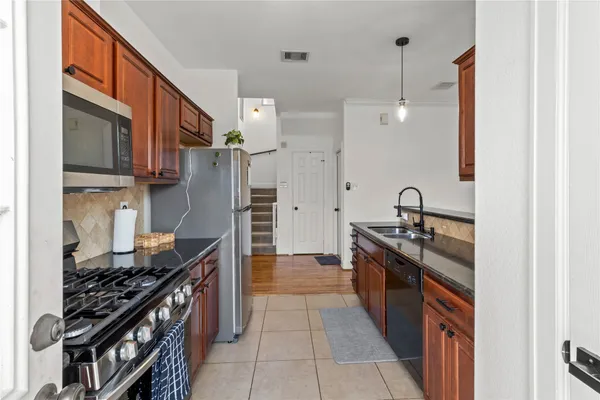 $2,100 | 4505 Gano Street, Houston, TX 77009
