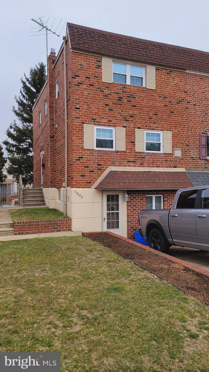 3809 Charteris Road Philadelphia, PA 19154 - Photo 2 of 13 Gallery Image 2