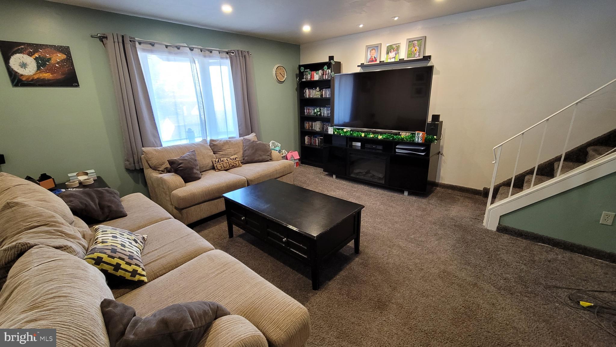 3809 Charteris Road Philadelphia, PA 19154 - Photo 4 of 13 Gallery Image 4