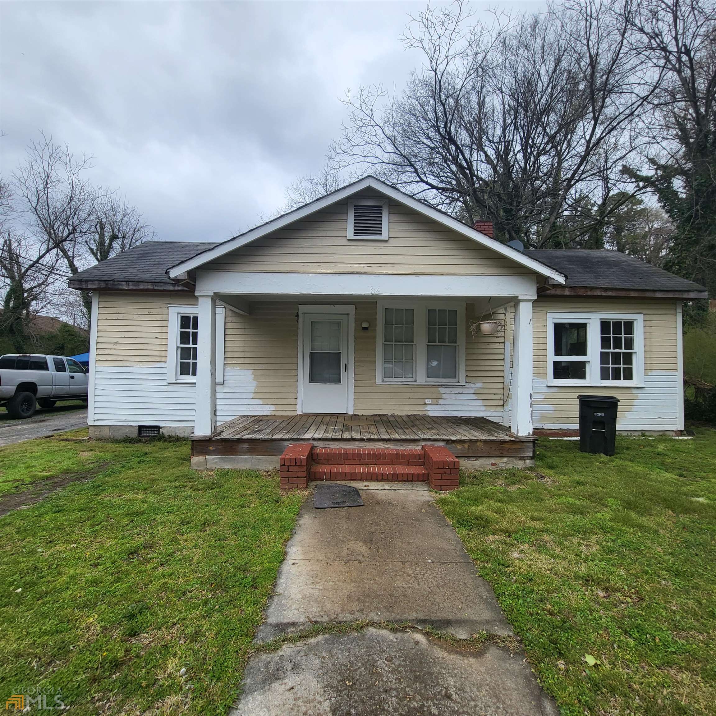 3 East Glover Street Rome, GA 30161 - Photo 1 of 1 a front view of house with yard and green space