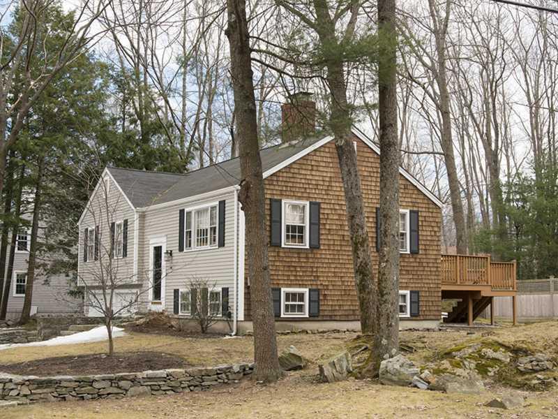 1 Hemlock Hill Road Cape Elizabeth, ME 04107 - Photo 2 of 18 Exterior Front.