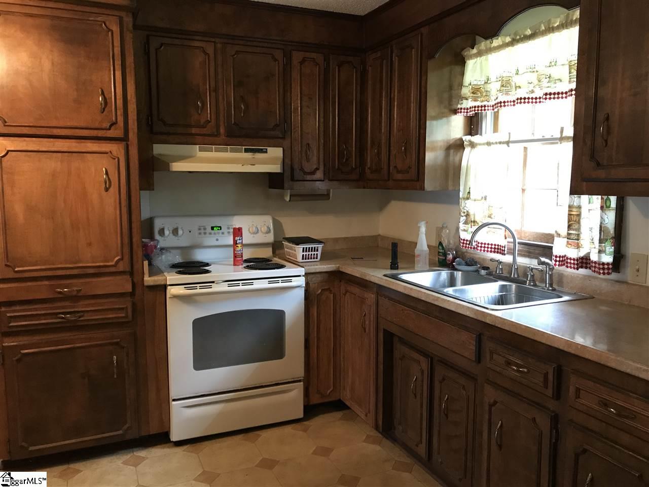 1389 Gravley Road Pickens, SC 29671 - Photo 6 of 25