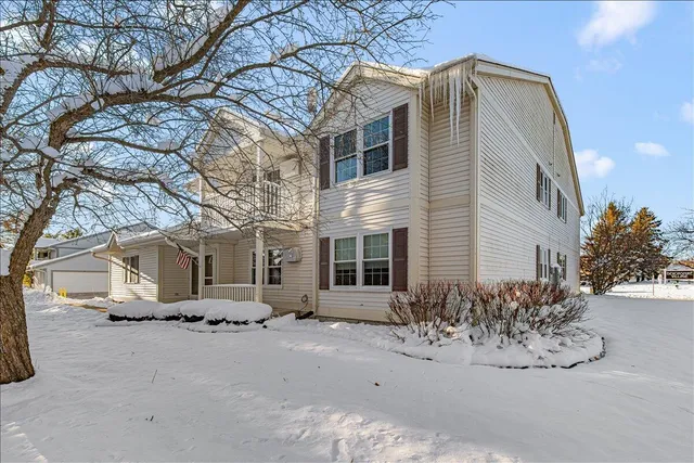 $225,000 | 831 Devonshire Lane, Unit D, West Bend, WI 53090