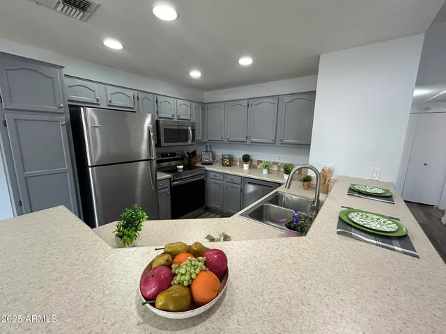 $1,250 | 11666 North 28th Drive, Unit 131, Phoenix, AZ 85029