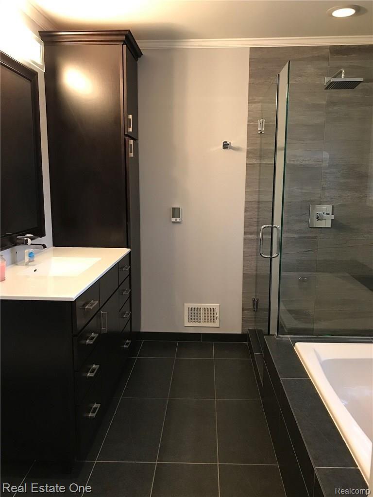 2183 Manchester Road Birmingham, MI 48009 - Photo 10 of 17 MASTER BATH W/ HEATED FLOORS