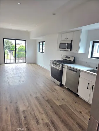$3,950 | 6128 Hazeltine Avenue, Van Nuys, CA 91401