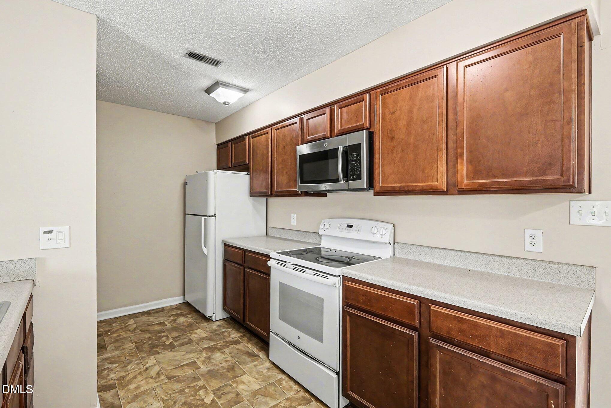 3618 Pine Knoll Drive Raleigh, NC 27604 - Photo 9 of 19 009_file_5761