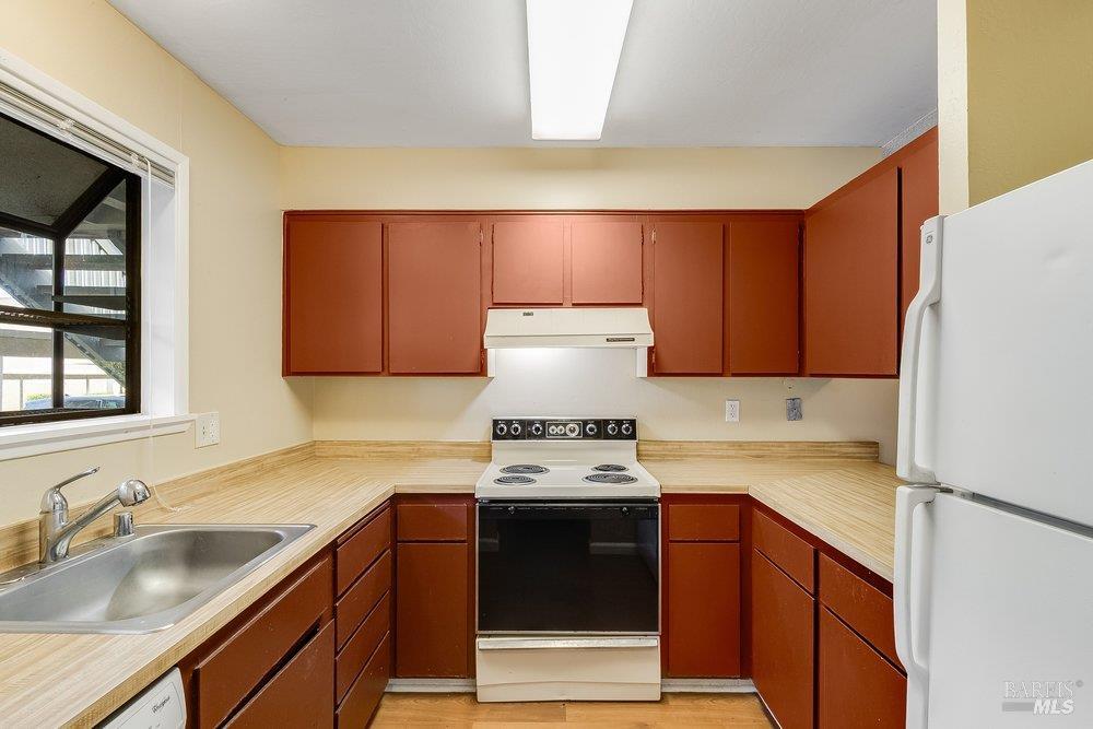 900 Southampton Road, Unit 11 Benicia, CA 94510 - Photo 4 of 36