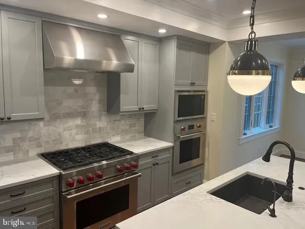 $882,000 | 10212 Montgomery Avenue, Unit 9, Kensington, MD 20895