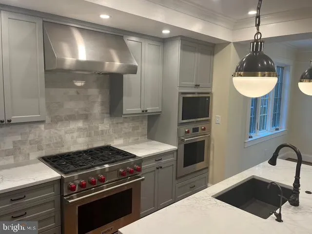 $882,000 | 10212 Montgomery Avenue, Unit 9, Kensington, MD 20895