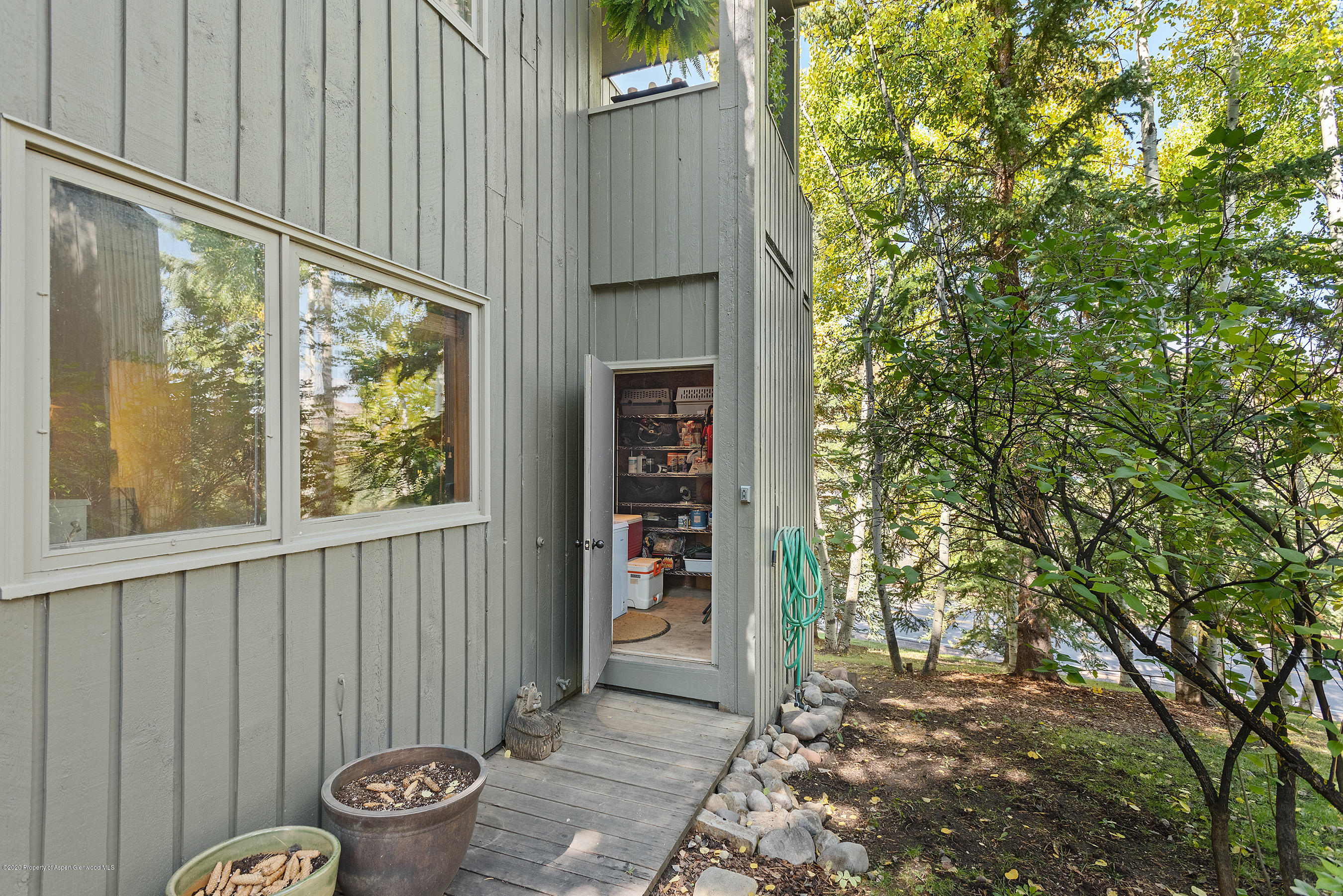 222 Meadow Ranch Road, Unit D4B Snowmass Village, CO 81615 - Photo 21 of 26 a view of an outdoor space with wooden floor and stairs