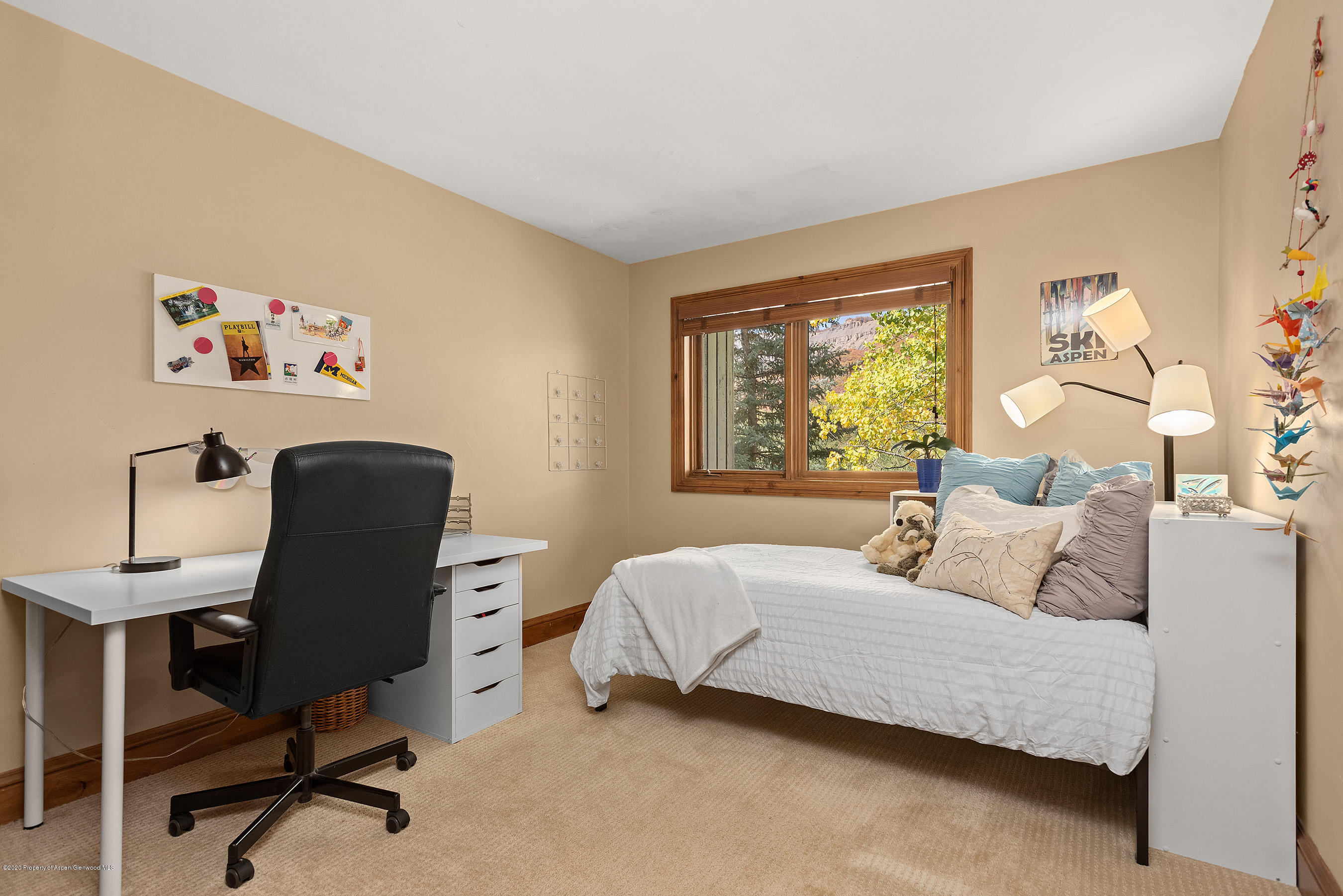 222 Meadow Ranch Road, Unit D4B Snowmass Village, CO 81615 - Photo 10 of 26 a bedroom with a workspace