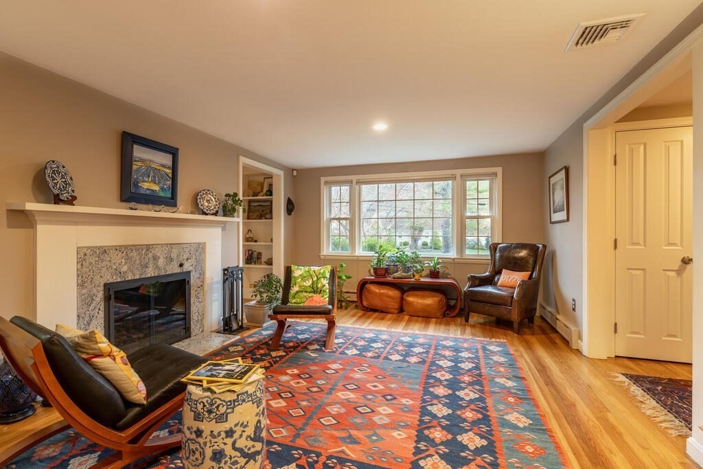 239 Old Lancaster Road Sudbury, MA 01776 - Photo 4 of 24 Gallery Image 4