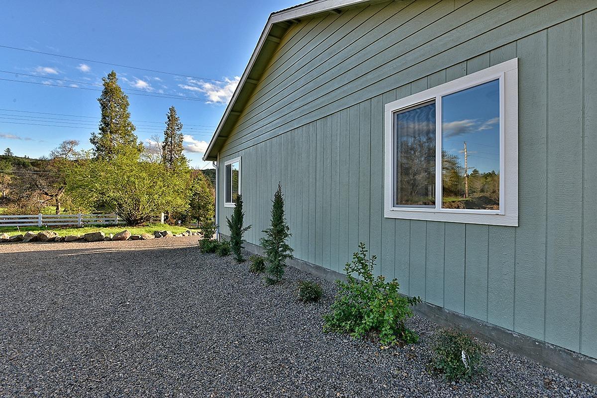 10098 Blackwell Road Central Point, OR 97502 - Photo 4 of 30 Additional Photo