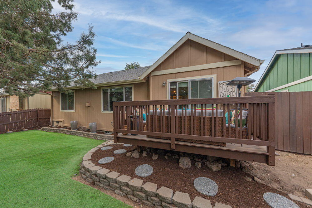 308 Northwest Antler Loop Redmond, OR 97756 - Photo 26 of 29 7-web-or-mls-Riley_Visuals-7
