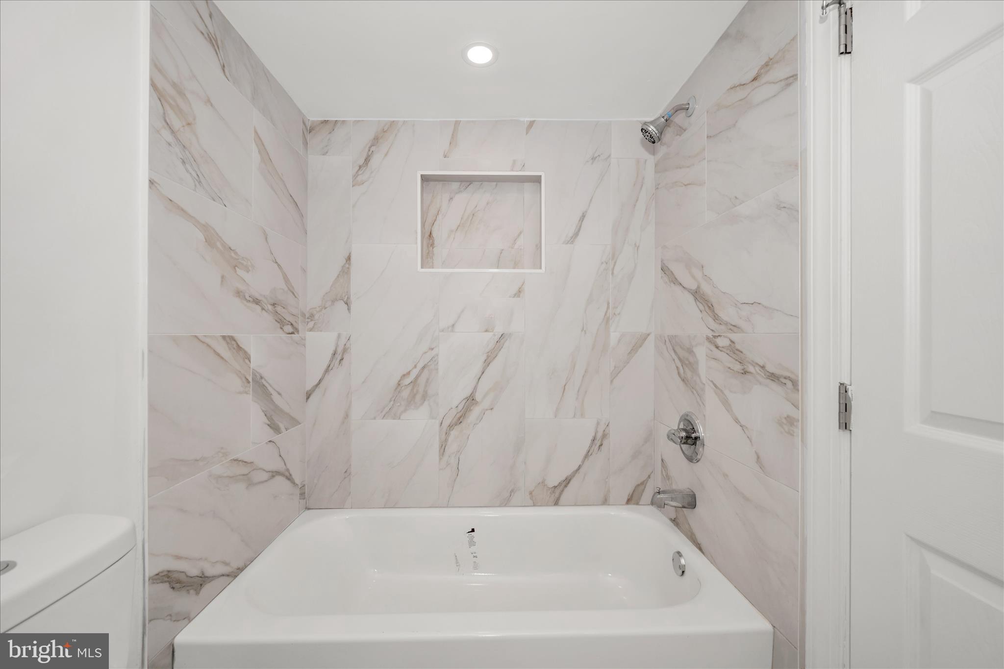 1925 Queensway Baltimore, MD 21222 - Photo 31 of 53 Bathroom