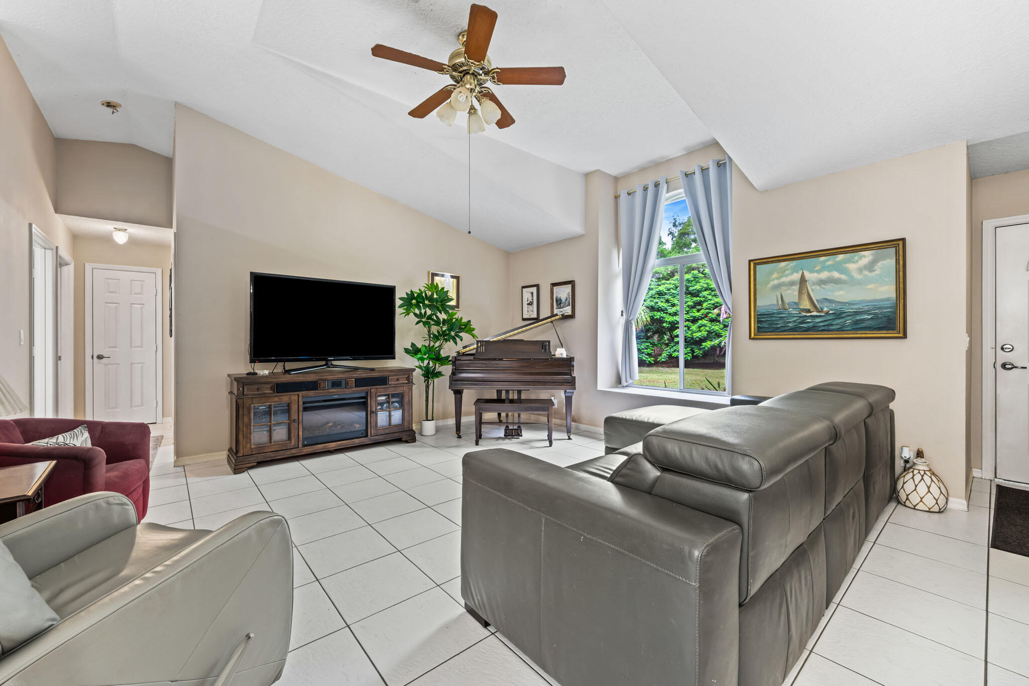 15884 N Road Loxahatchee Groves, FL 33470 - Photo 11 of 46 Living Room