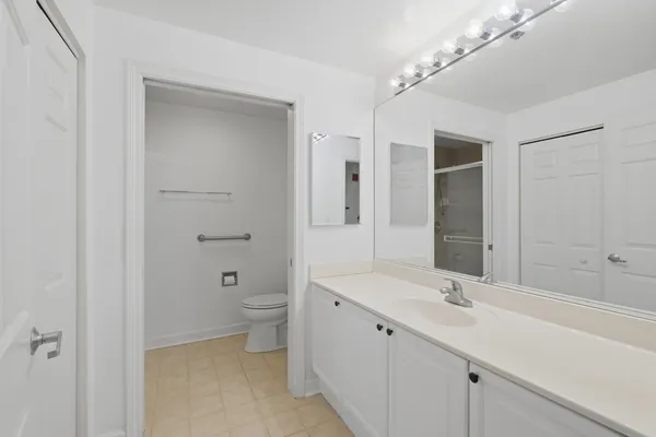 $369,900 | 875 East 22nd Street, Unit 410, Lombard, IL 60148