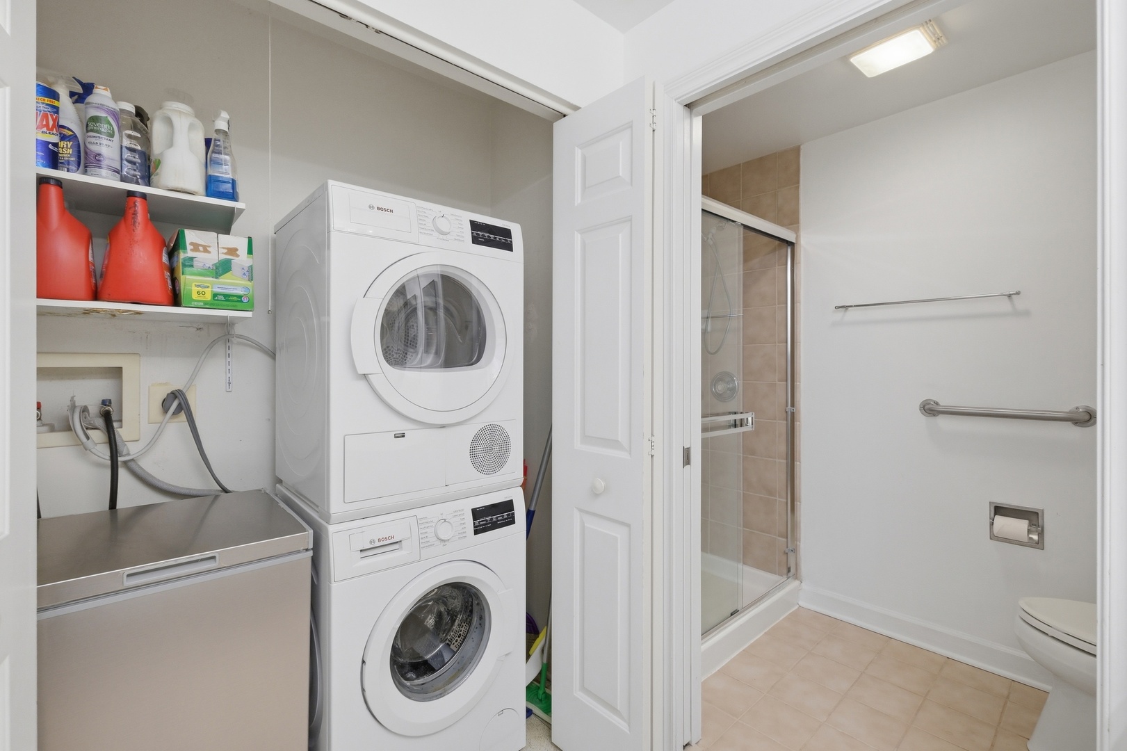 875 East 22nd Street, Unit 410 Lombard, IL 60148 - Photo 20 of 30 a utility room with dryer and washer