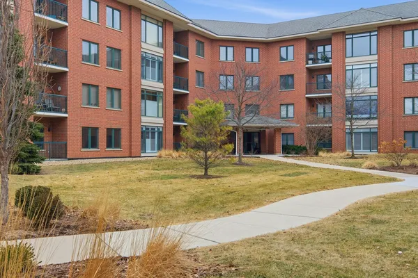 $369,900 | 875 East 22nd Street, Unit 410, Lombard, IL 60148