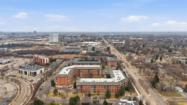 $369,900 | 875 East 22nd Street, Unit 410, Lombard, IL 60148
