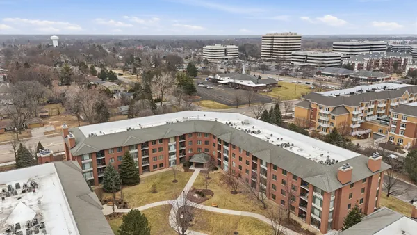 $369,900 | 875 East 22nd Street, Unit 410, Lombard, IL 60148