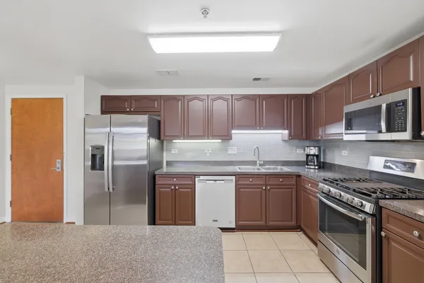 $369,900 | 875 East 22nd Street, Unit 410, Lombard, IL 60148