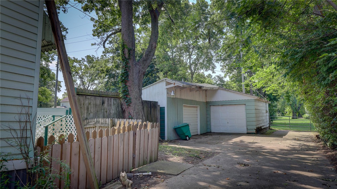 953 West Macon Street Decatur, IL 62522 - Photo 5 of 42