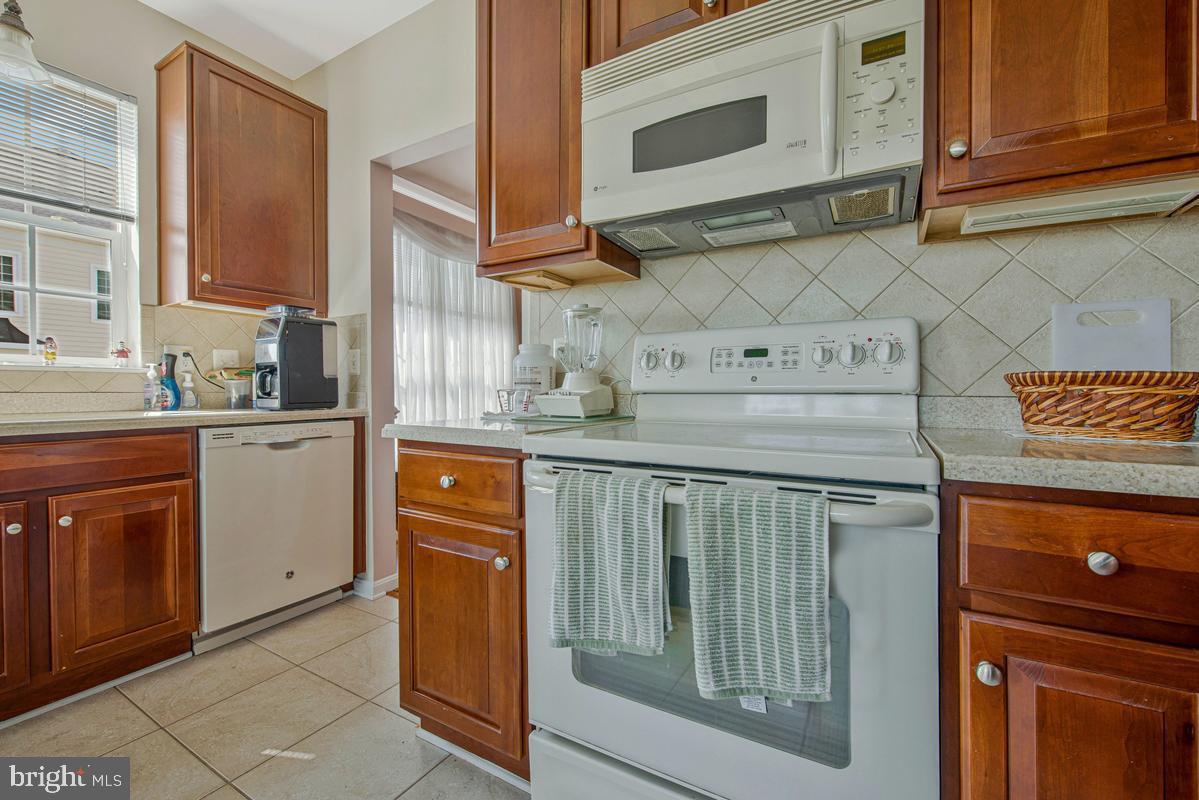 7335 Brookview Road, Unit 303 Elkridge, MD 21075 - Photo 17 of 50 Kitchen