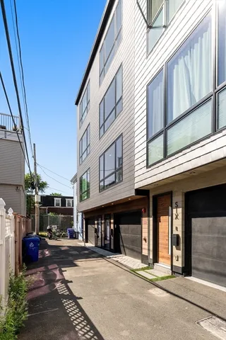 $1,785,000 | 7 A Kemble Place, Boston, MA 02127