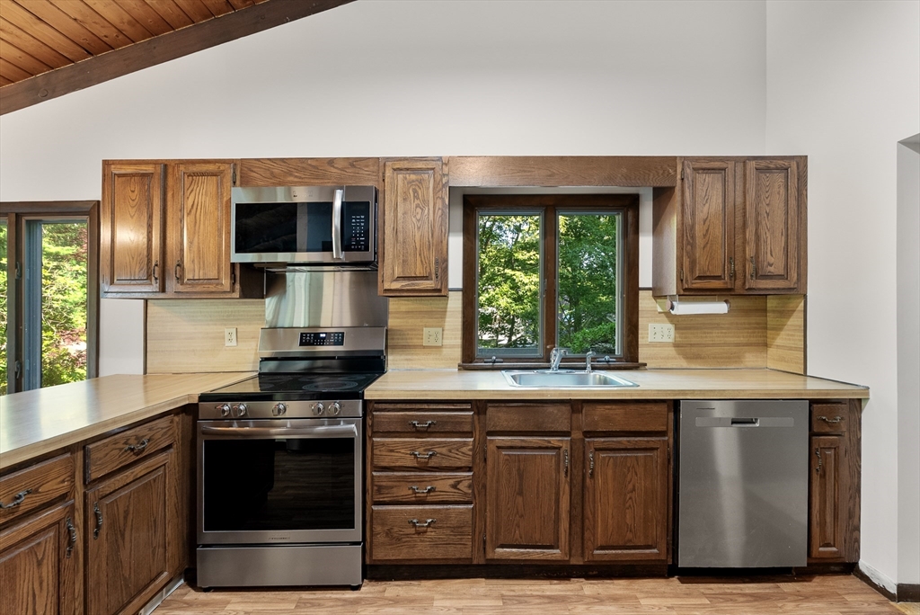 4 Tanglewood Road Manchester, MA 01944 - Photo 17 of 38 Gallery Image 17