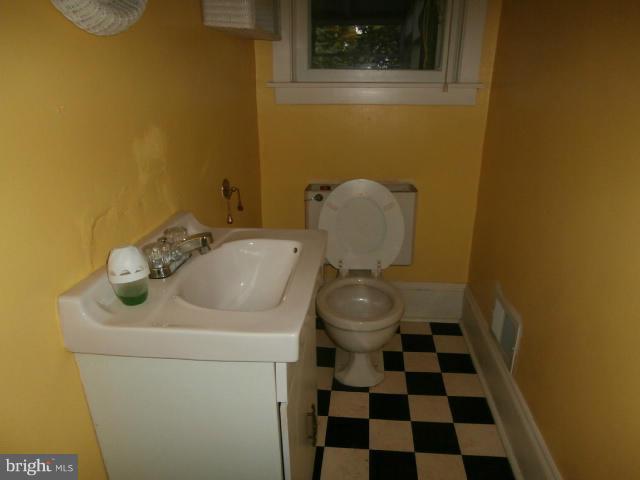 239 East Main Street Elkton, MD 21921 - Photo 4 of 24 Bath