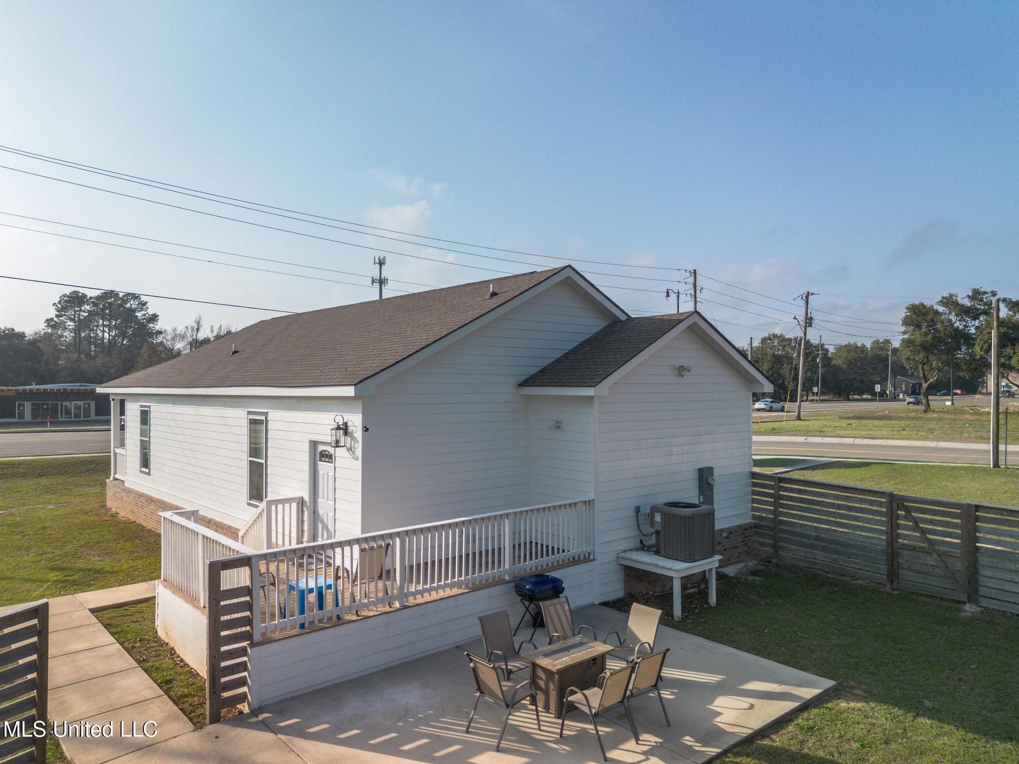 306 Cowan Road Gulfport, MS 39507 - Photo 2 of 27 DJI_0629