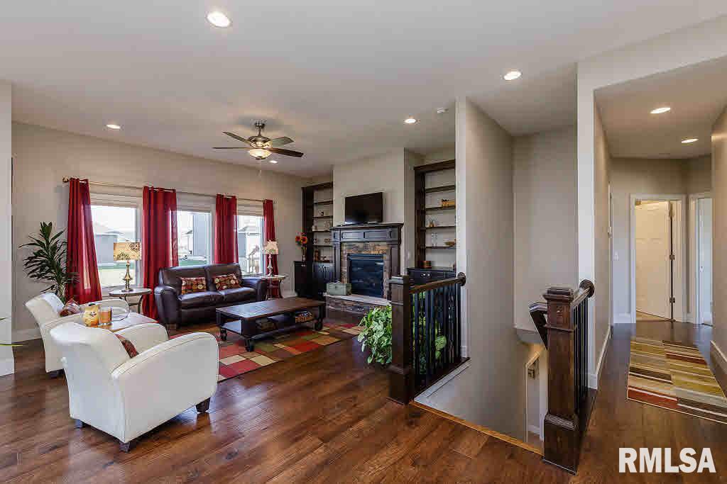 5775 Emily Road Bettendorf, IA 52722 - Photo 3 of 24 Gallery Image 3