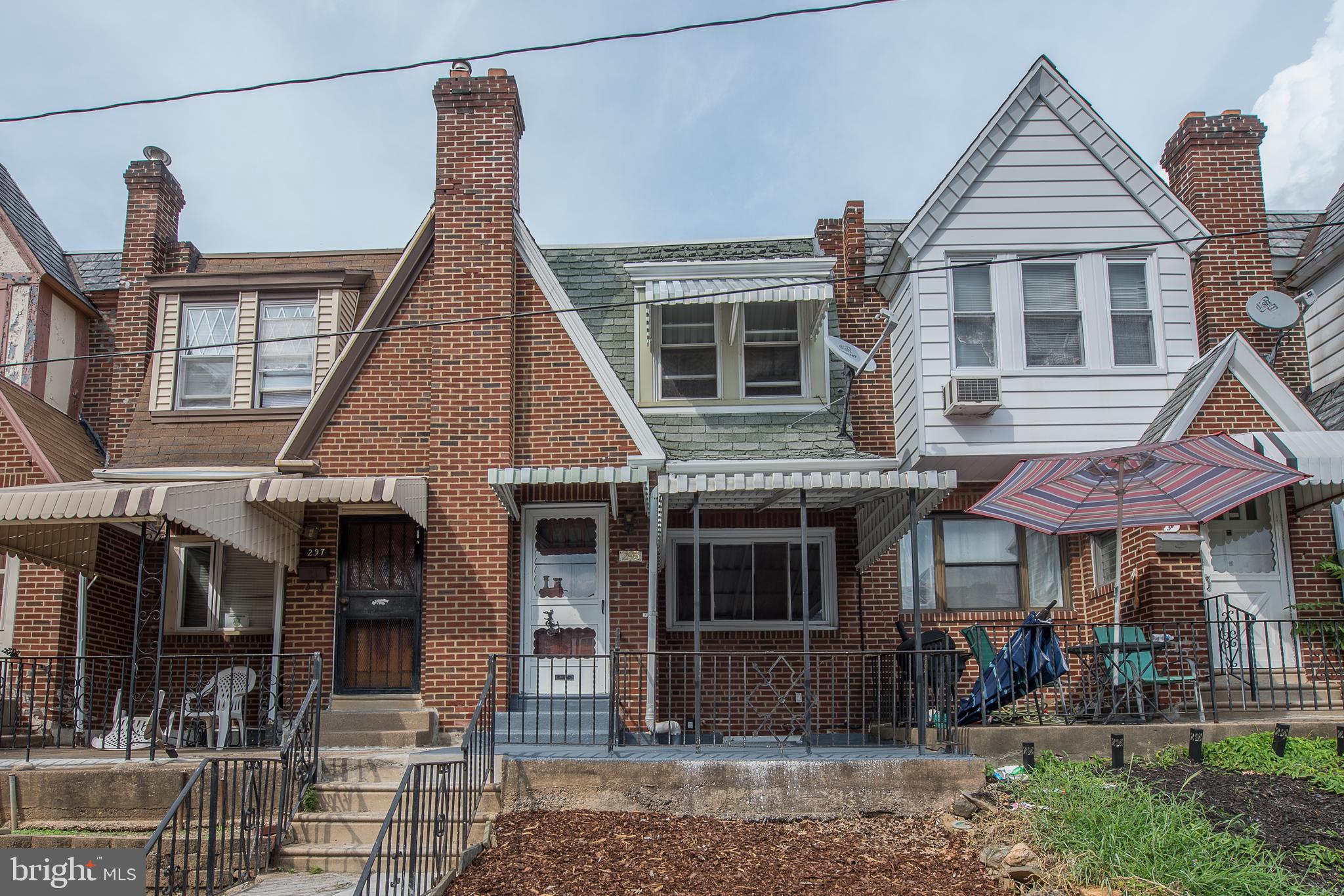 295 Sanford Road Upper Darby, PA 19082 - Photo 2 of 40