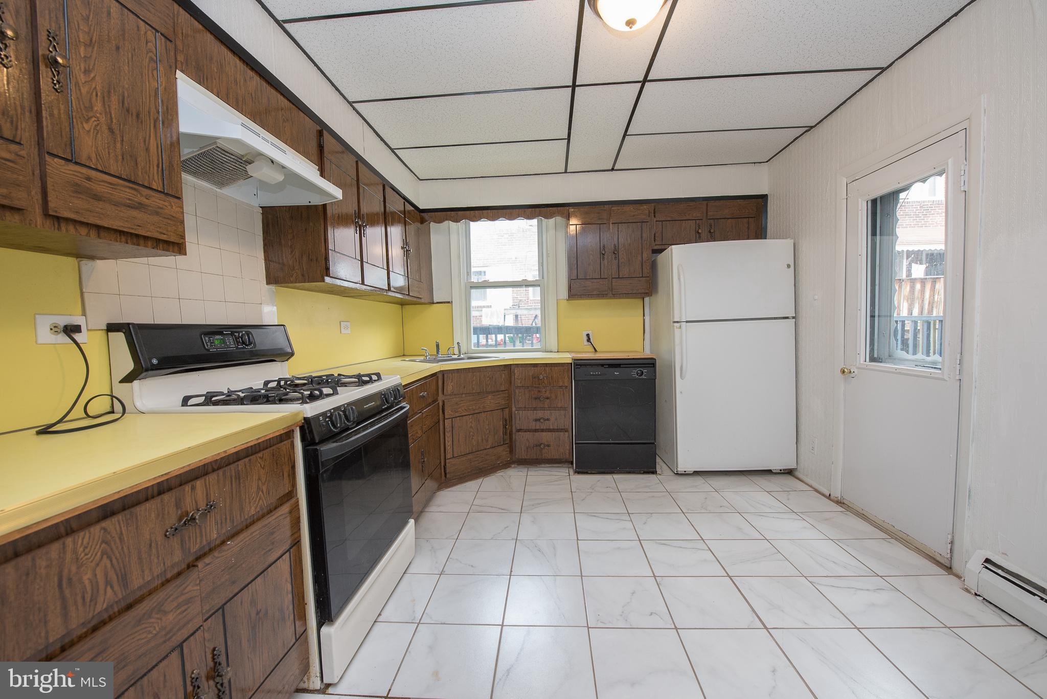 295 Sanford Road Upper Darby, PA 19082 - Photo 13 of 40