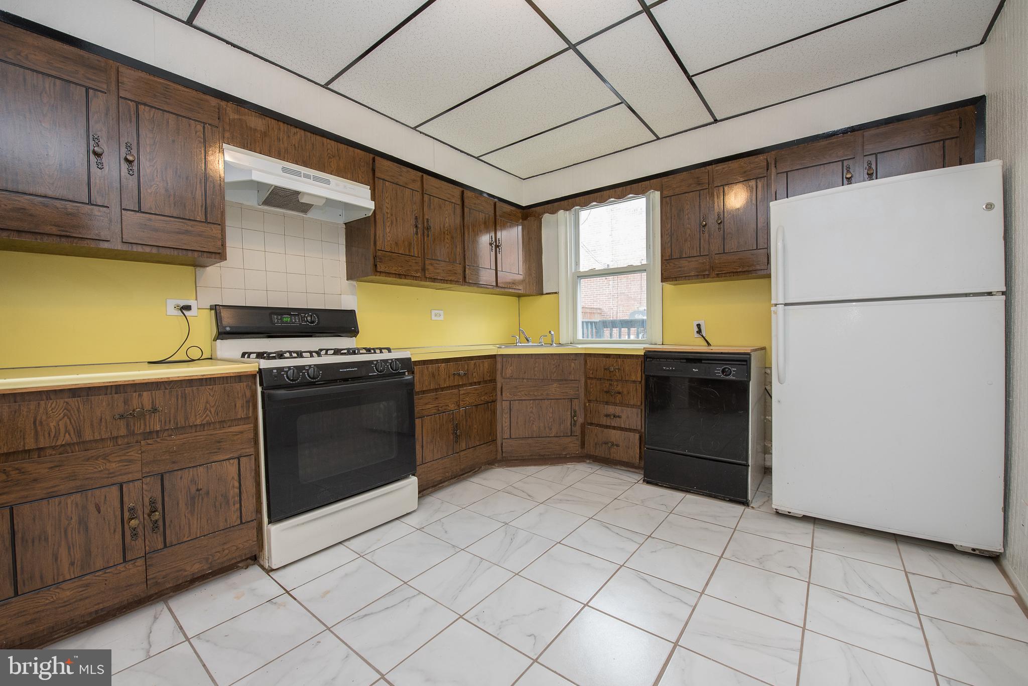 295 Sanford Road Upper Darby, PA 19082 - Photo 14 of 40