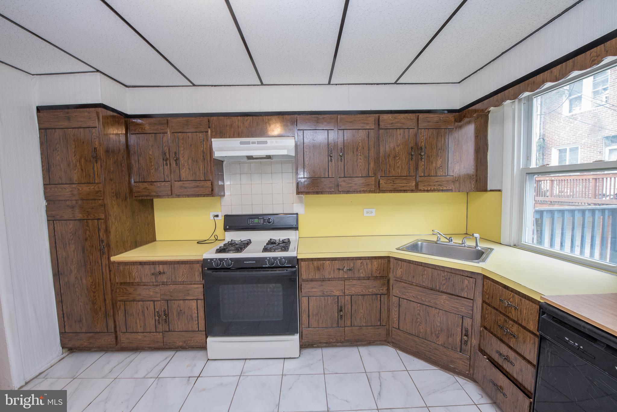 295 Sanford Road Upper Darby, PA 19082 - Photo 16 of 40