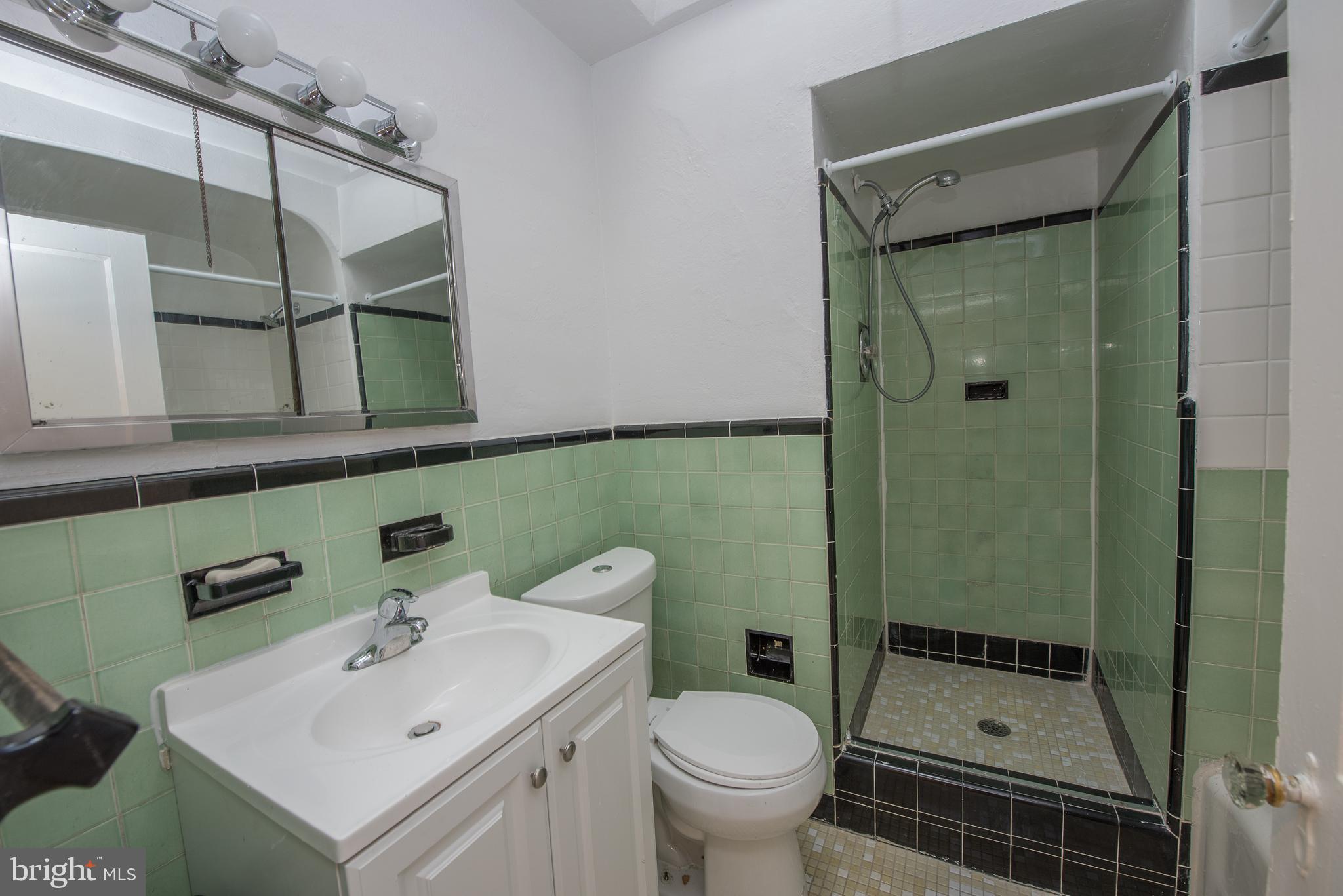 295 Sanford Road Upper Darby, PA 19082 - Photo 23 of 40