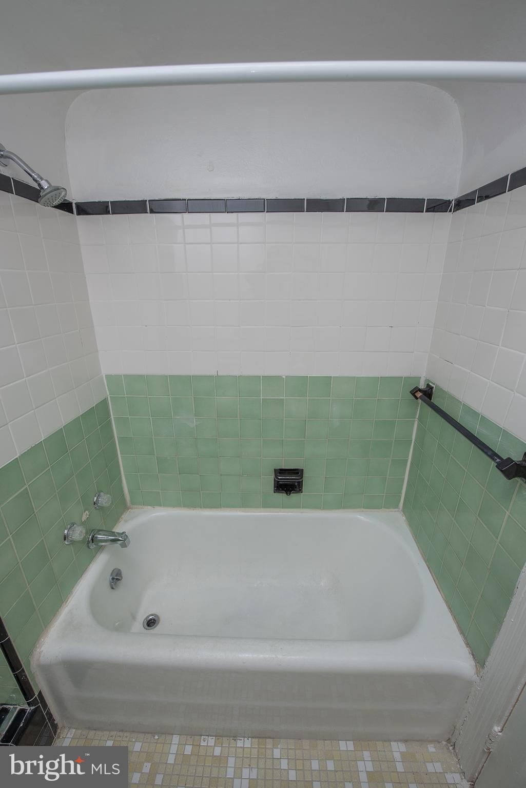 295 Sanford Road Upper Darby, PA 19082 - Photo 24 of 40
