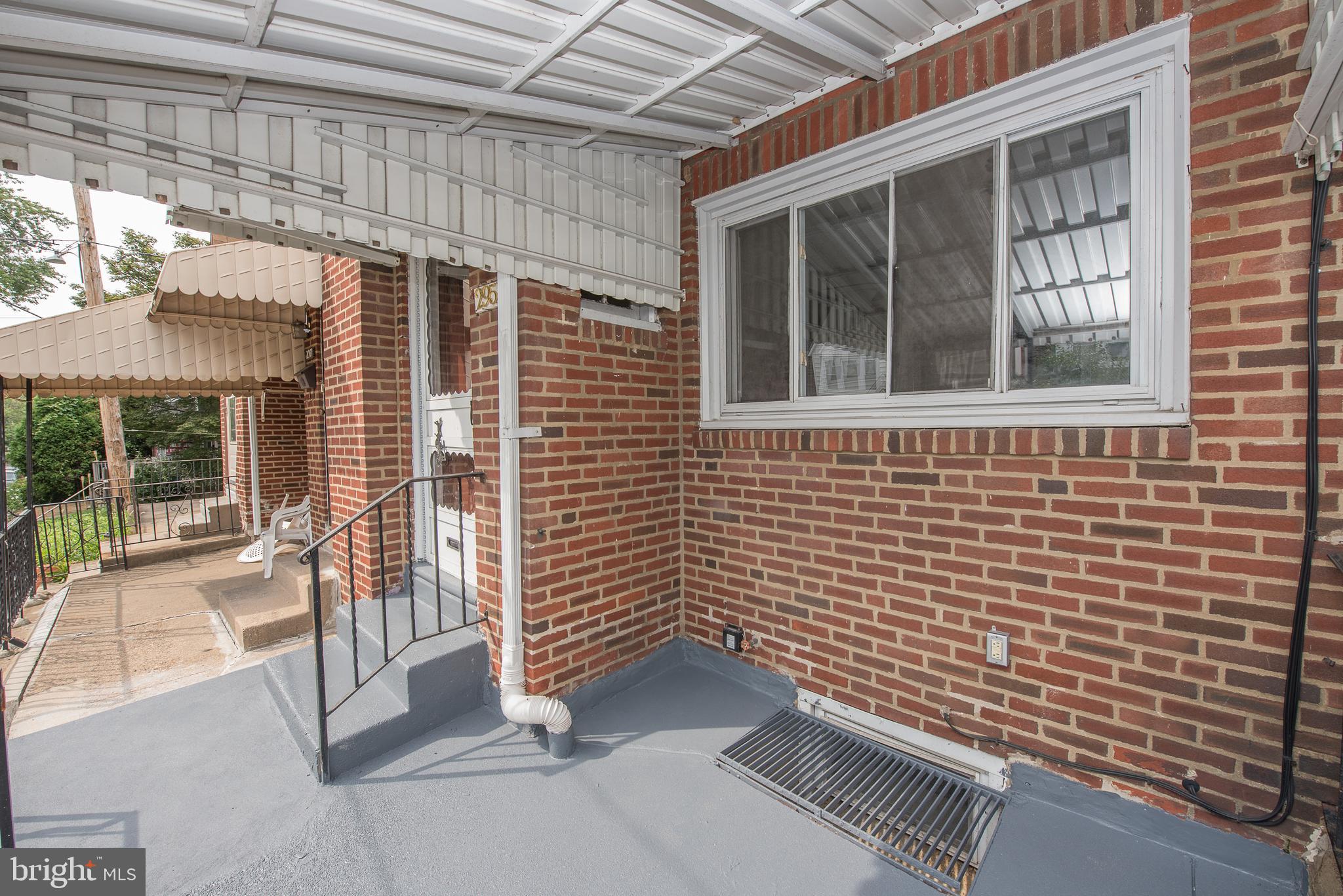295 Sanford Road Upper Darby, PA 19082 - Photo 4 of 40