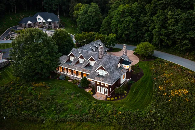 $2,350,000 | 832 Country Club Lane, Onalaska, WI 54650