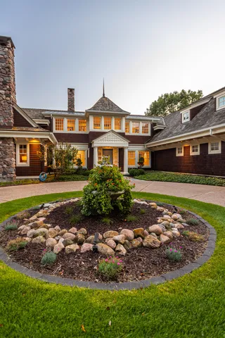 $2,350,000 | 832 Country Club Lane, Onalaska, WI 54650