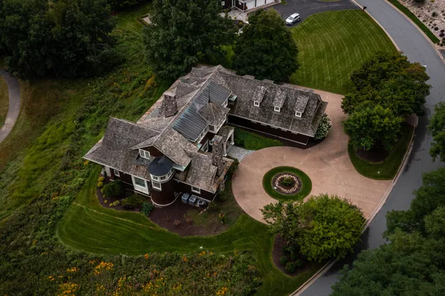 $2,350,000 | 832 Country Club Lane, Onalaska, WI 54650