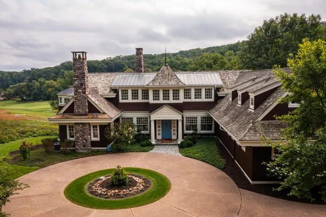 $2,350,000 | 832 Country Club Lane, Onalaska, WI 54650